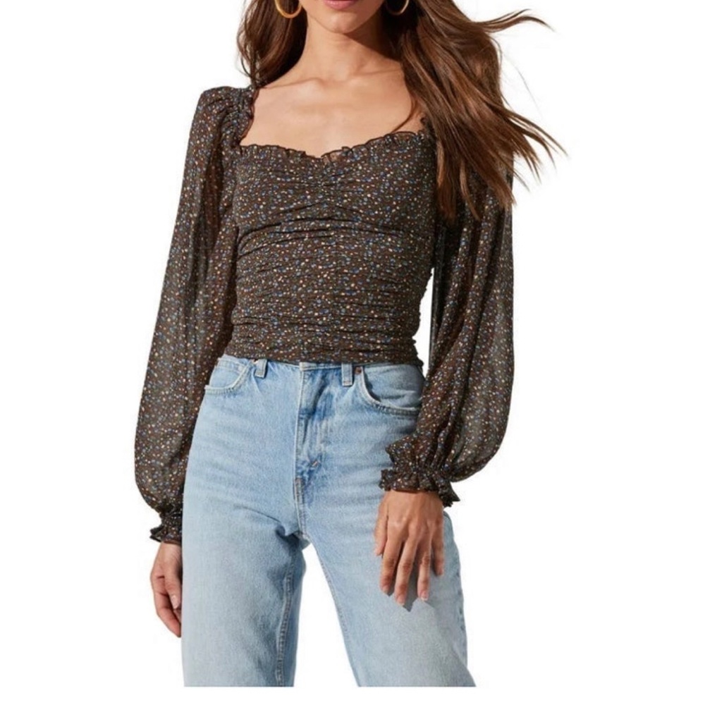 ASTR the Label brown blue floral puff sleeve top